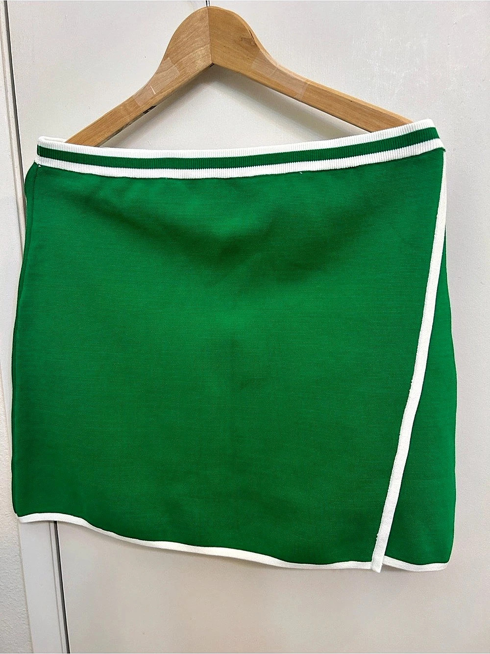 House of Harlow 1960 Green & White Mini Skirt Size Small Like New